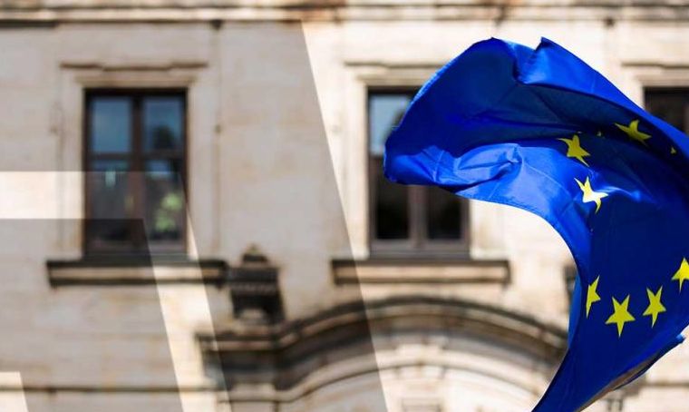 مديري المشتريات للقطاع التصنيعي بمنطقة اليورو يعود للنمو والخدمي ينكمش بقوة